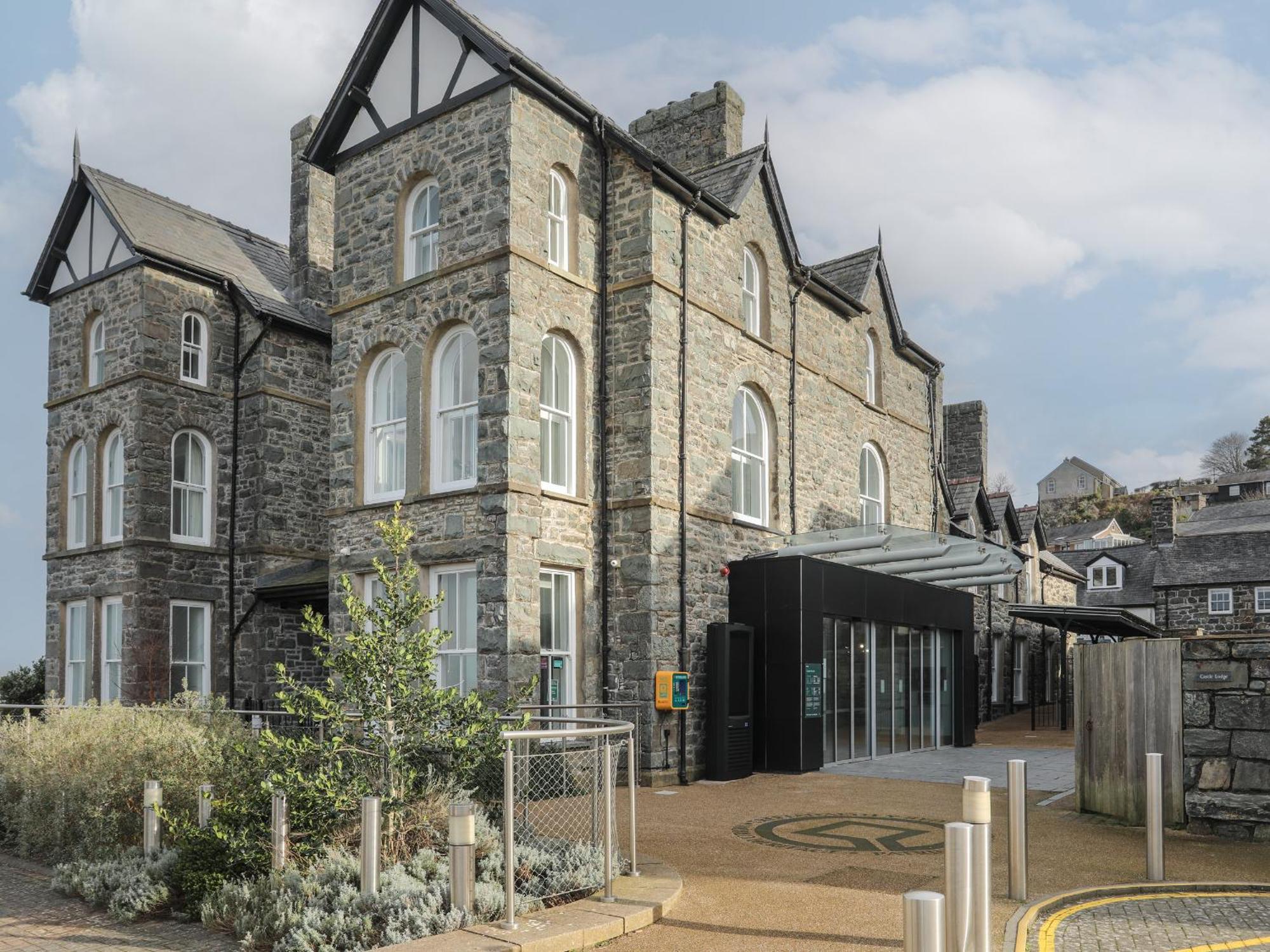 Harlech Apartments - Matholwch ภายนอก รูปภาพ
