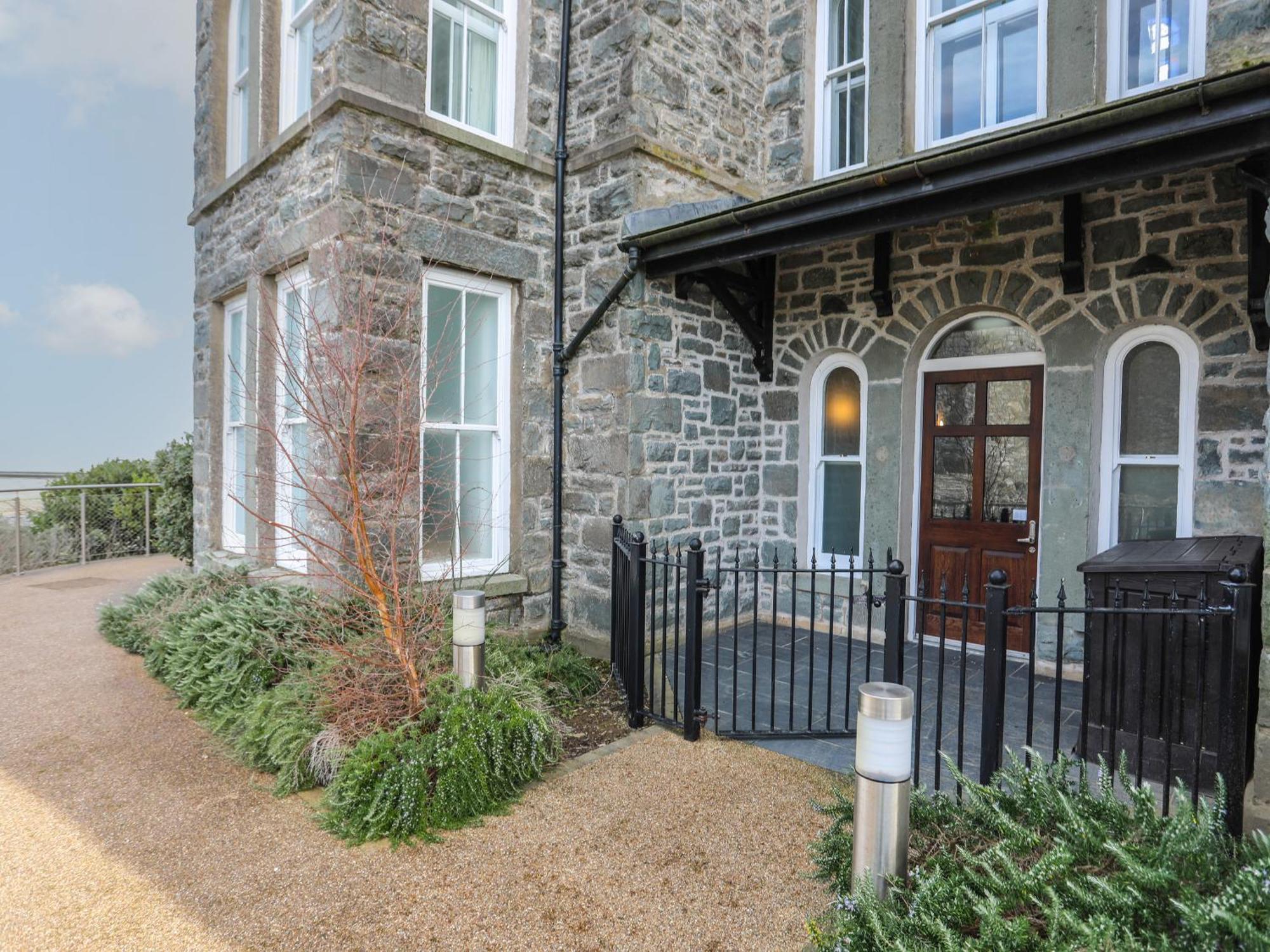 Harlech Apartments - Matholwch ภายนอก รูปภาพ